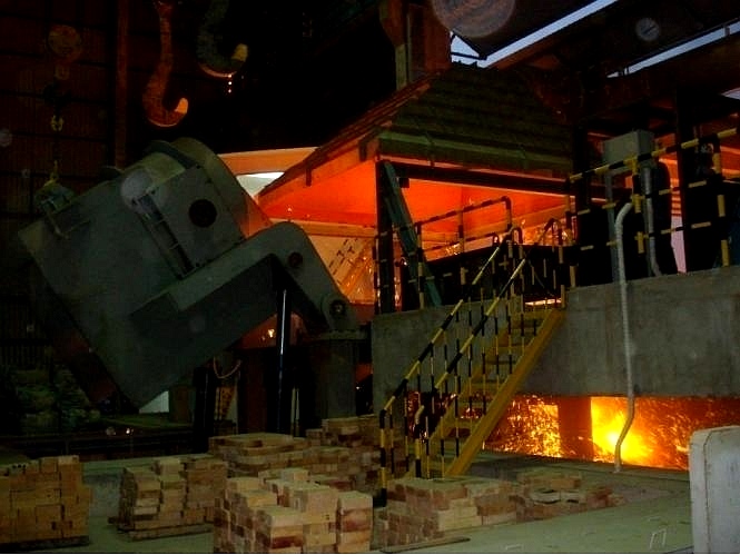 渣罐自動翻轉裝置